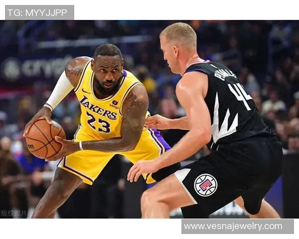 詹姆斯狂轰34分，湖人2-0火箭：传奇再续，湖人剑指总冠军